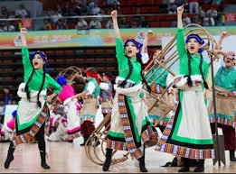 受伤的彭啸进入战上海U20的替补席，此前球员遭遇韧带损伤